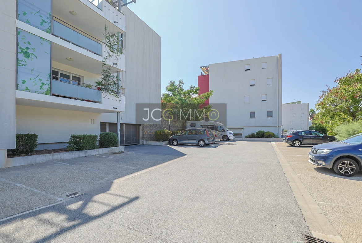 Appartement T4 récent à La Valette du Var avec terrasse et stationnements 