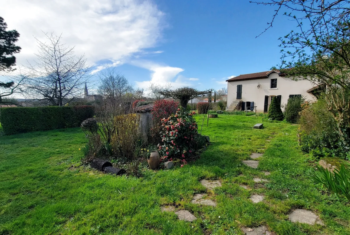 Maison à vendre entre Cholet, Chemillé et Vihiers à Coron ! 