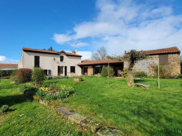 Maison à vendre entre Cholet, Chemillé et Vihiers à Coron !