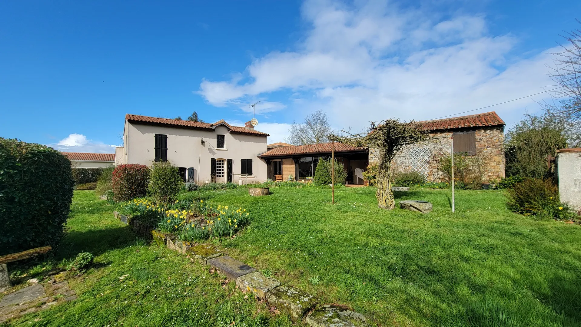 Maison à vendre entre Cholet, Chemillé et Vihiers à Coron ! 