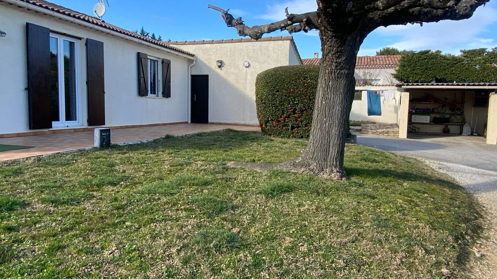 Vente Villa 90 m² à Vénéjan avec Jardin de 1190 m² 