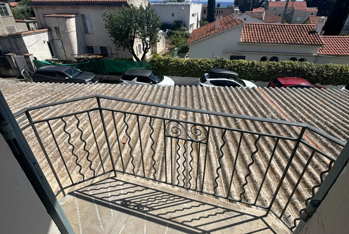 À vendre : Appartement T2 rénové de 40 m² à Bandol 