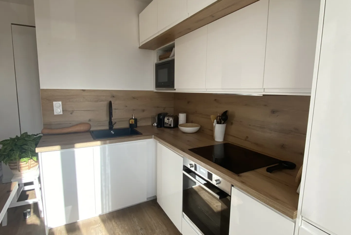 À vendre : Appartement T2 rénové de 40 m² à Bandol 