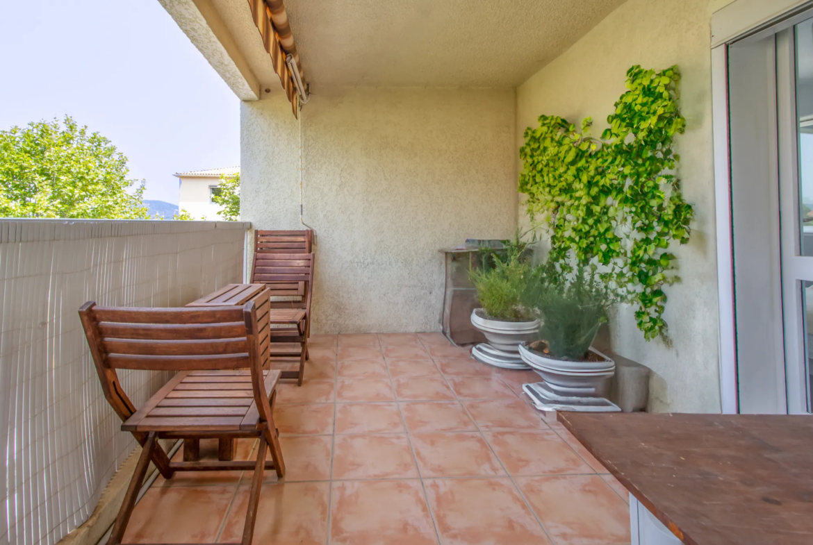 À vendre : Appartement 4 pièces avec terrasse à Hyères - Costebelle 