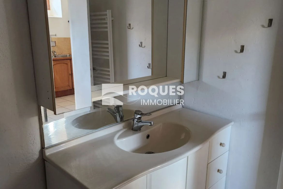 Immeuble à vendre à Lodève, 5 appartements, travaux à prévoir 