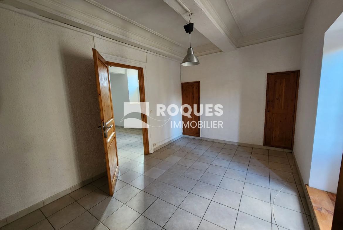 Immeuble à vendre à Lodève, 5 appartements, travaux à prévoir 