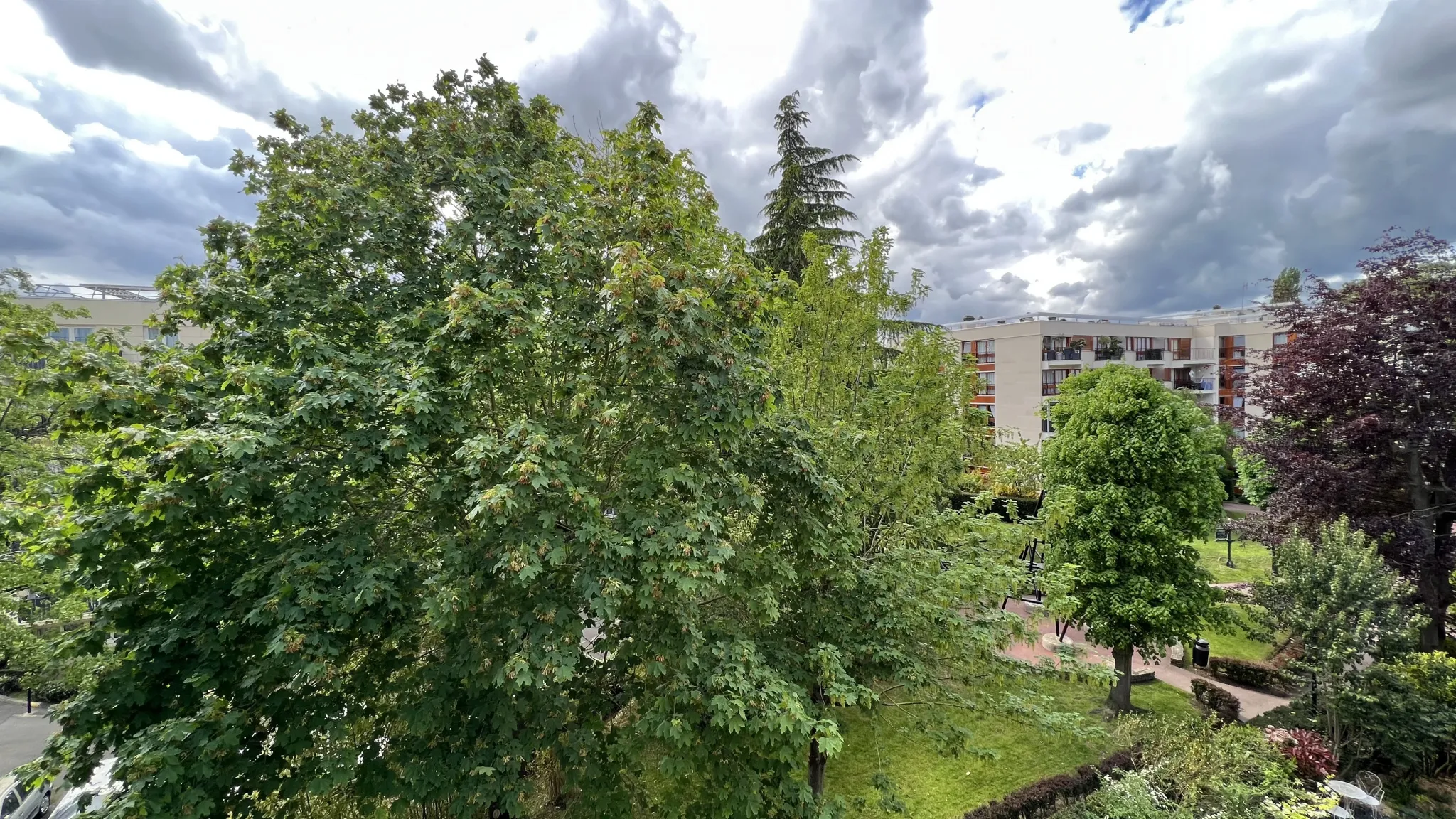 Appartement au dernier étage avec loggia à Le Chesnay 