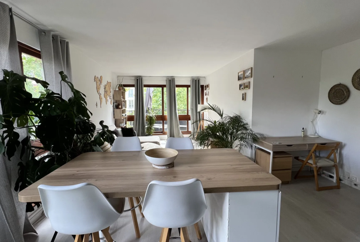 Appartement au dernier étage avec loggia à Le Chesnay 