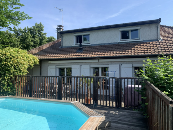 Maison Familiale à Espinasse-Vozelle avec Piscine