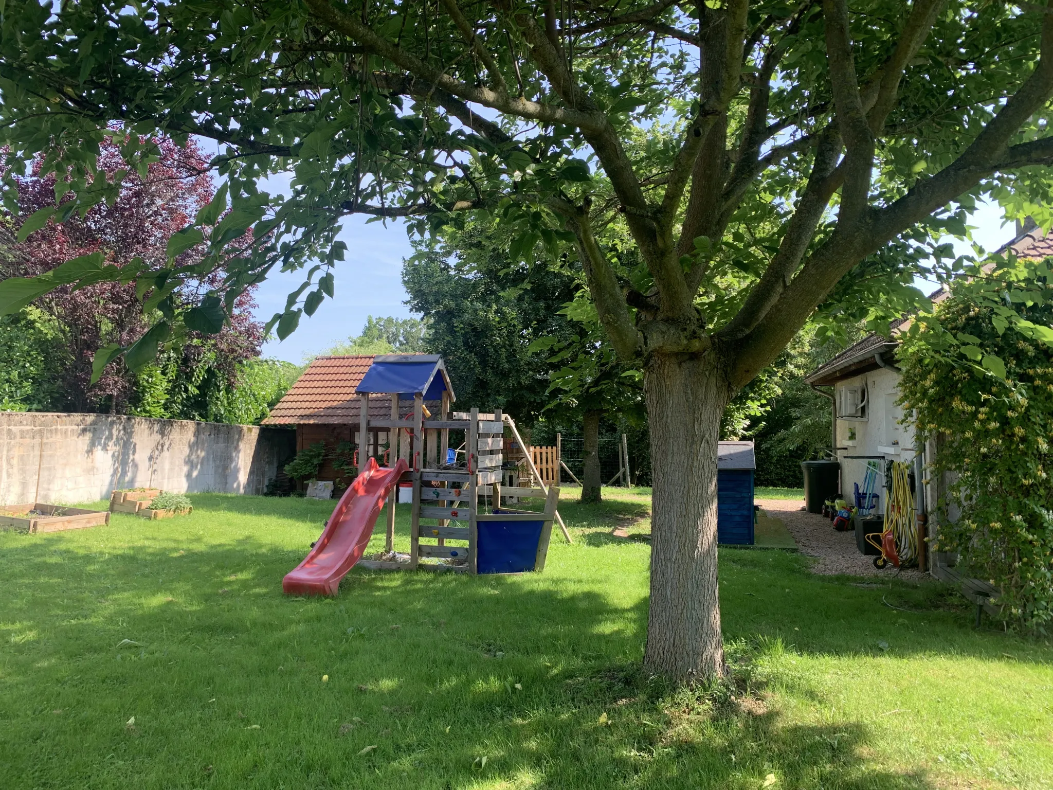 Maison Familiale à Espinasse-Vozelle avec Piscine 