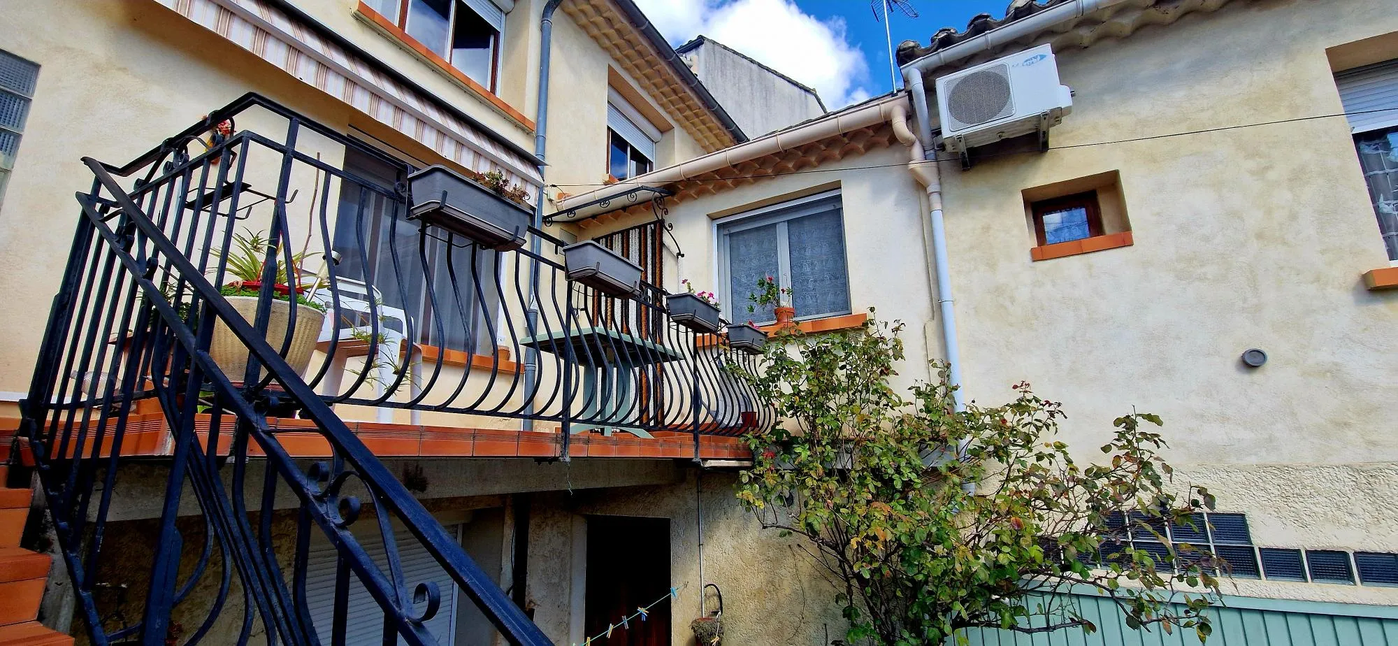 À vendre : Maison de ville 155 m² à Bollène avec terrasse et garage 