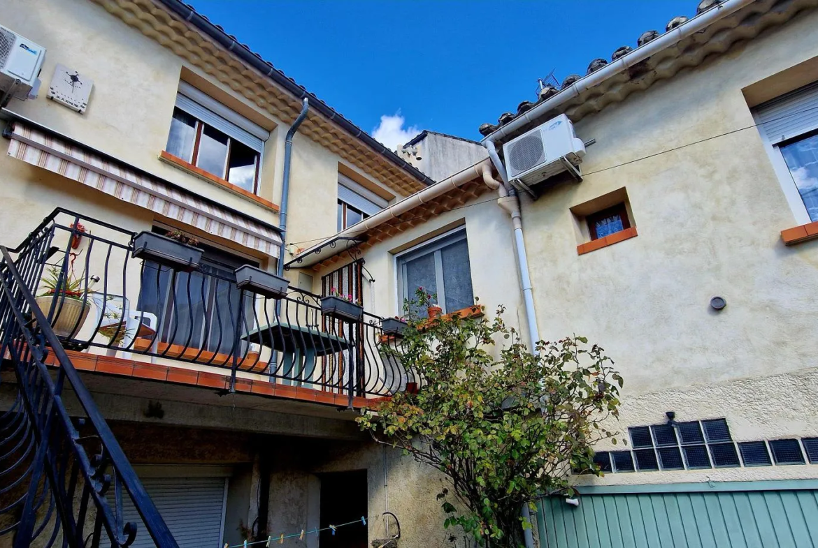 À vendre : Maison de ville 155 m² à Bollène avec terrasse et garage 