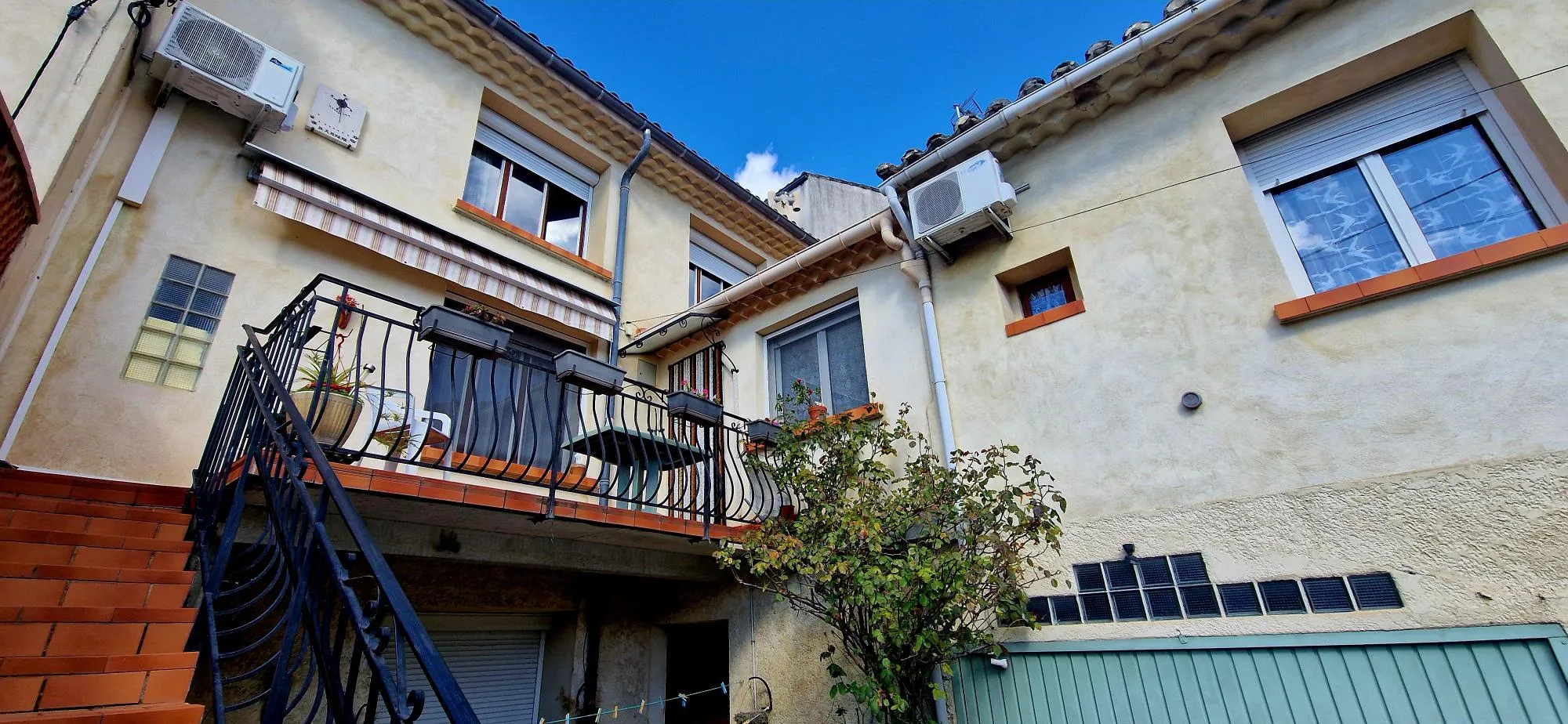 À vendre : Maison de ville 155 m² à Bollène avec terrasse et garage 