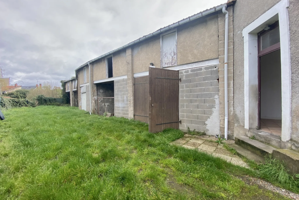 Maison avec 3 chambres et 6 garages à Vierzon 