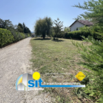 Terrain constructible de 825 m² à Saint-Prim