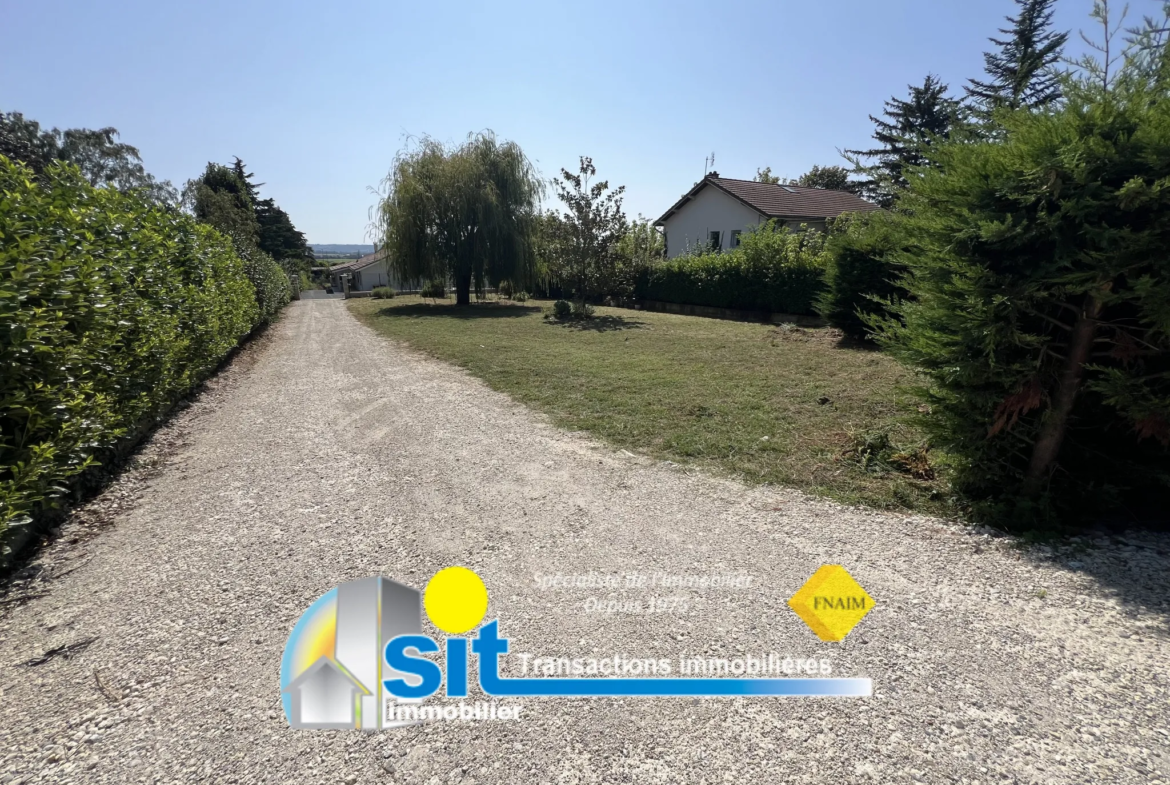 Terrain constructible de 825 m² à Saint-Prim à vendre 