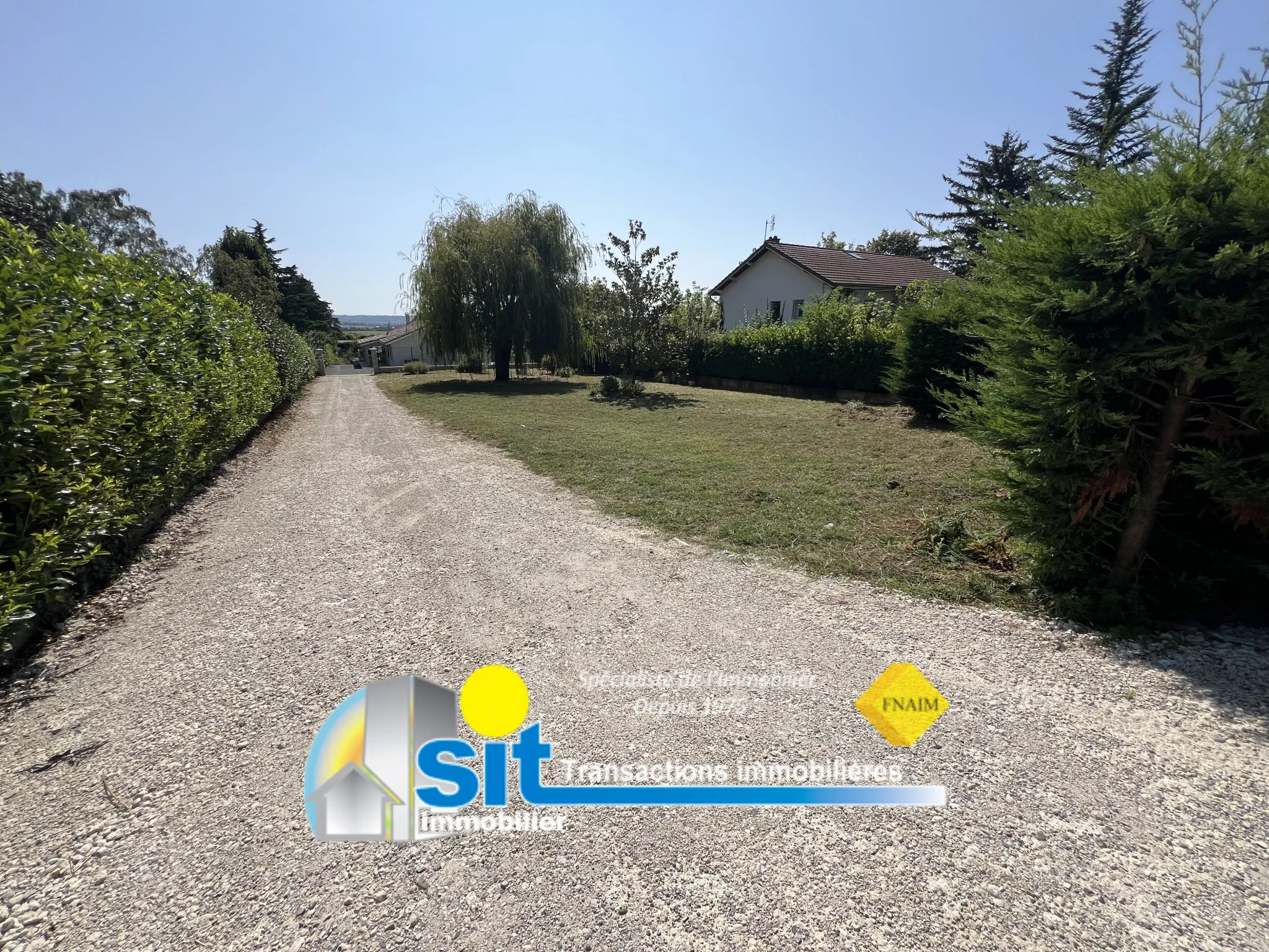 Terrain constructible de 825 m² à Saint-Prim à vendre 