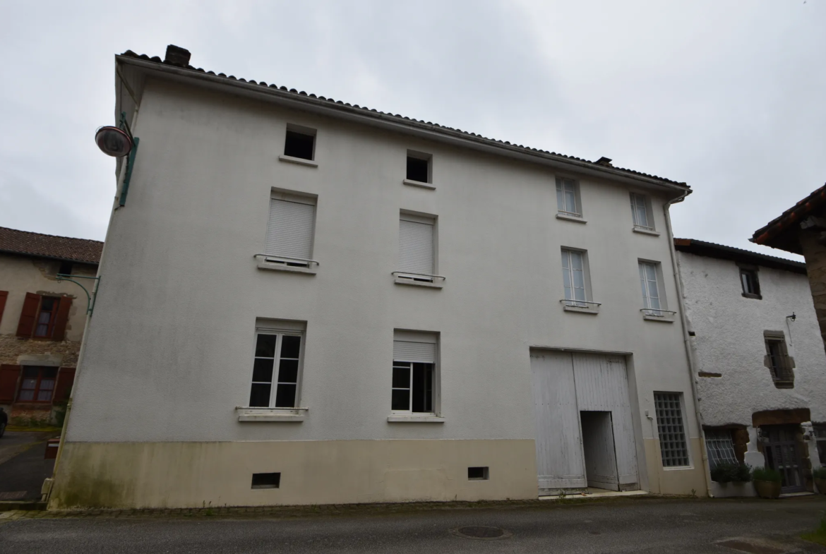 Ensemble immobilier à rénover à Vayres avec potentiel 