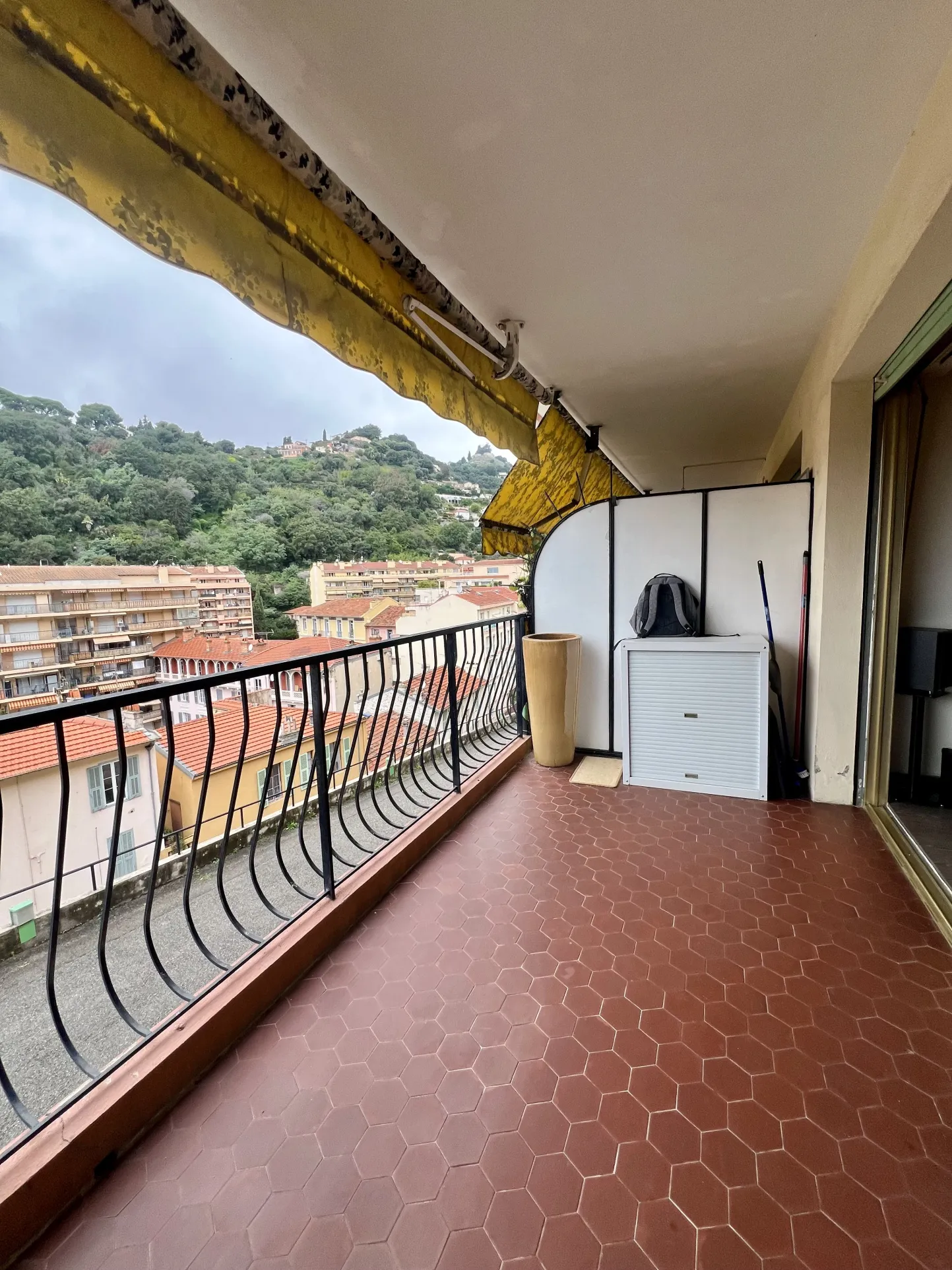 Appartement 2 pièces à vendre à Menton avec terrasse et cave 