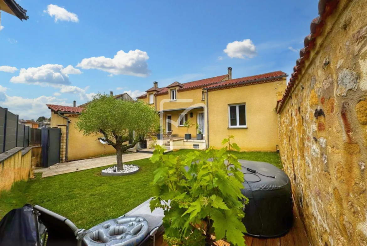 Maison de ville contemporaine à Gourdon - 270 m² avec jardin 