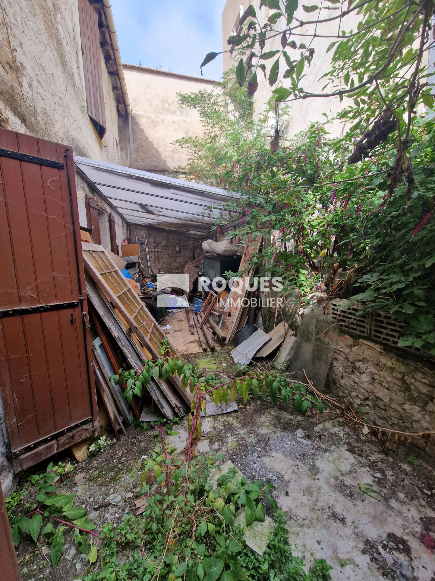 Maison à rénover à Lodève, 4 pièces avec cour attenante 