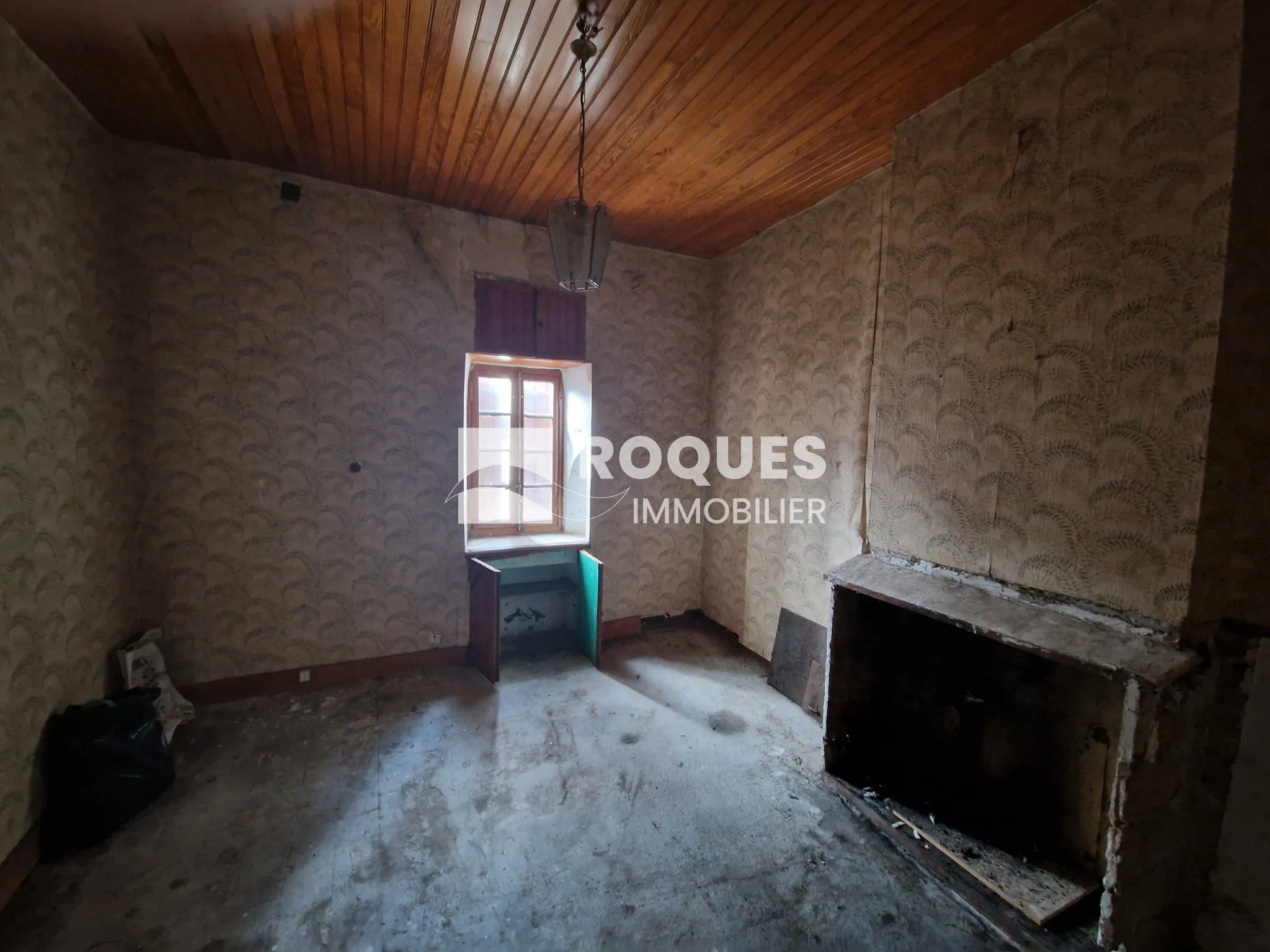 Maison à rénover à Lodève, 4 pièces avec cour attenante 