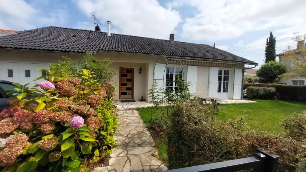 Pavillon de plain-pied à vendre à Niort - 3 chambres et jardin