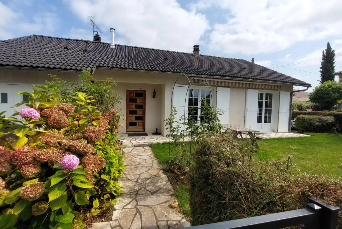 Pavillon de plain-pied à vendre à Niort - 3 chambres et jardin 