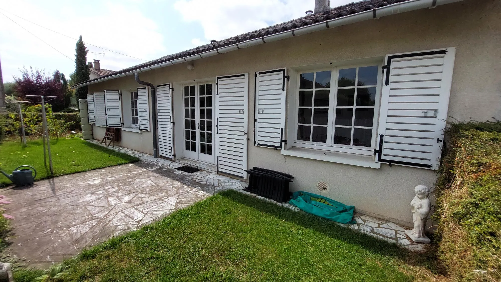 Pavillon de plain-pied à vendre à Niort - 3 chambres et jardin 