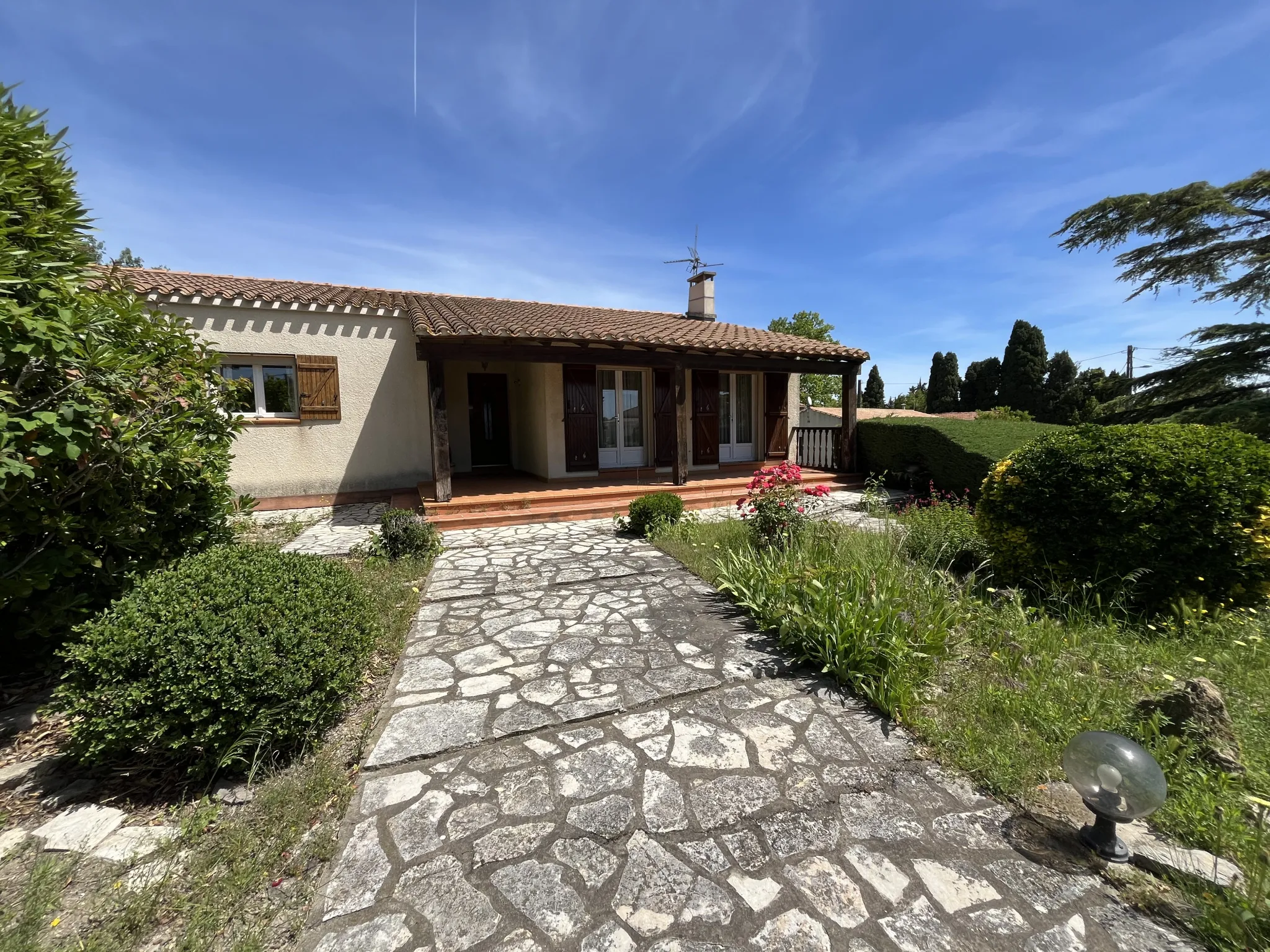 Grande villa de plain-pied avec jardin à Lézignan-Corbières 