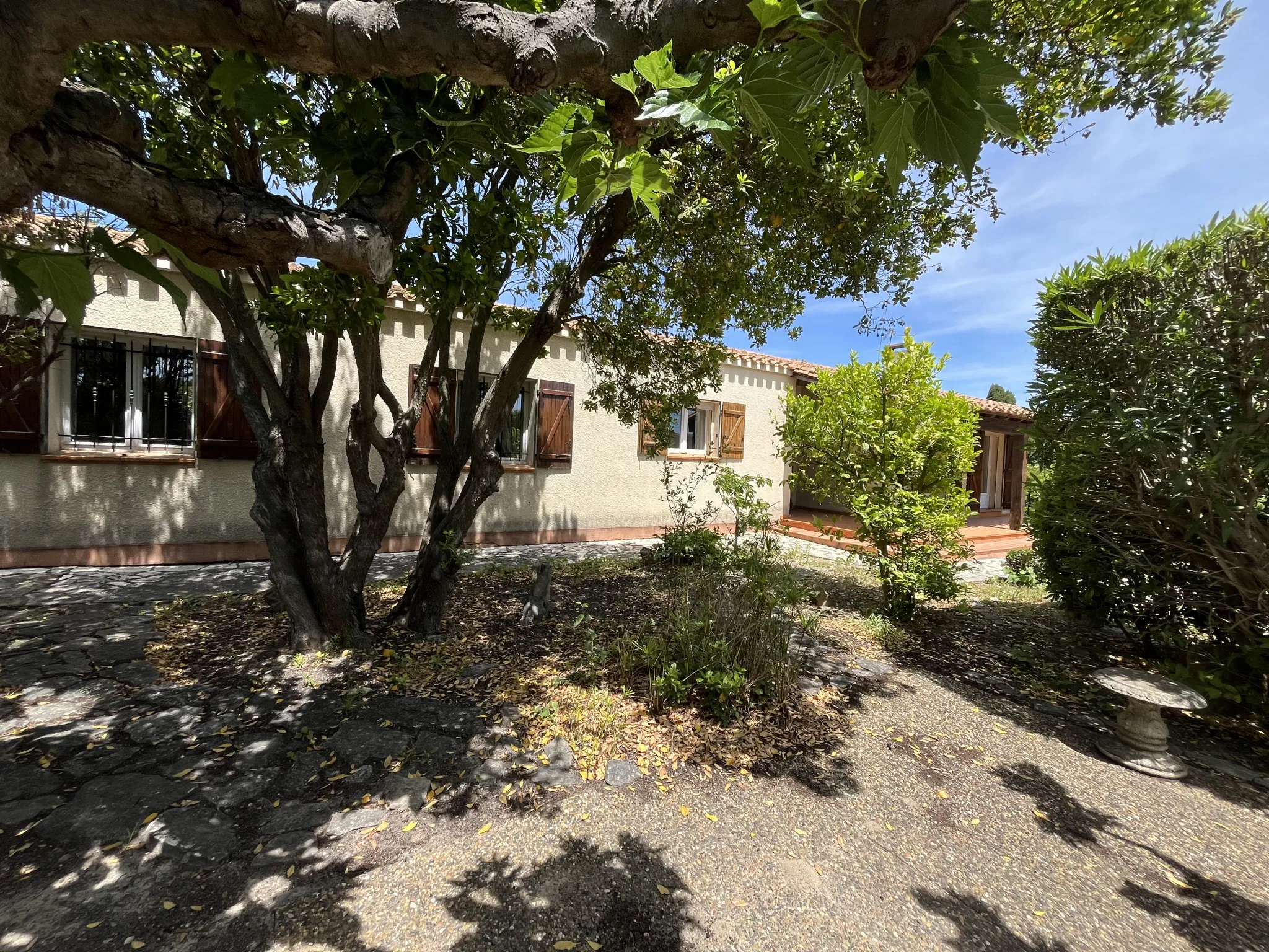 Grande villa de plain-pied avec jardin à Lézignan-Corbières 