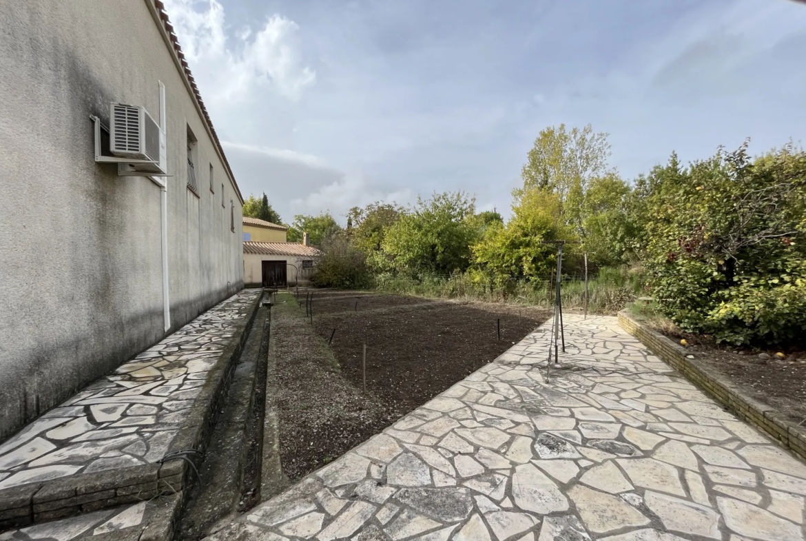 Grande villa de plain-pied avec jardin à Lézignan-Corbières 