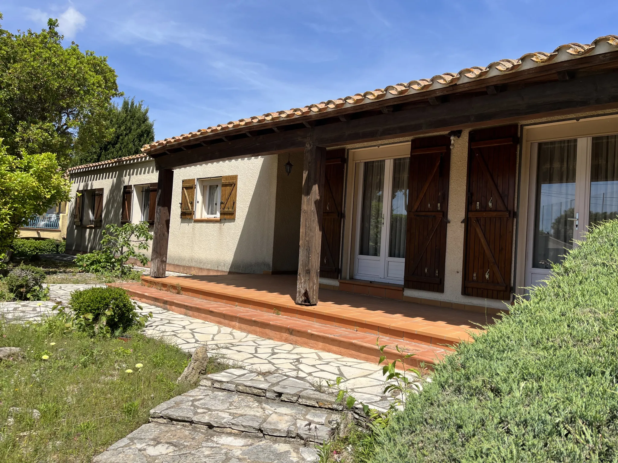 Grande villa de plain-pied avec jardin à Lézignan-Corbières 