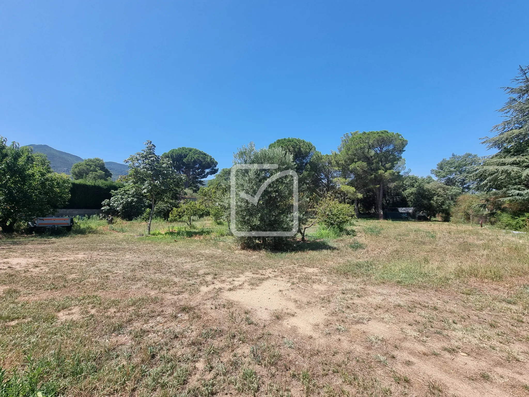 Terrain constructible de 1100m2 avec superbe vue sur les Albères 