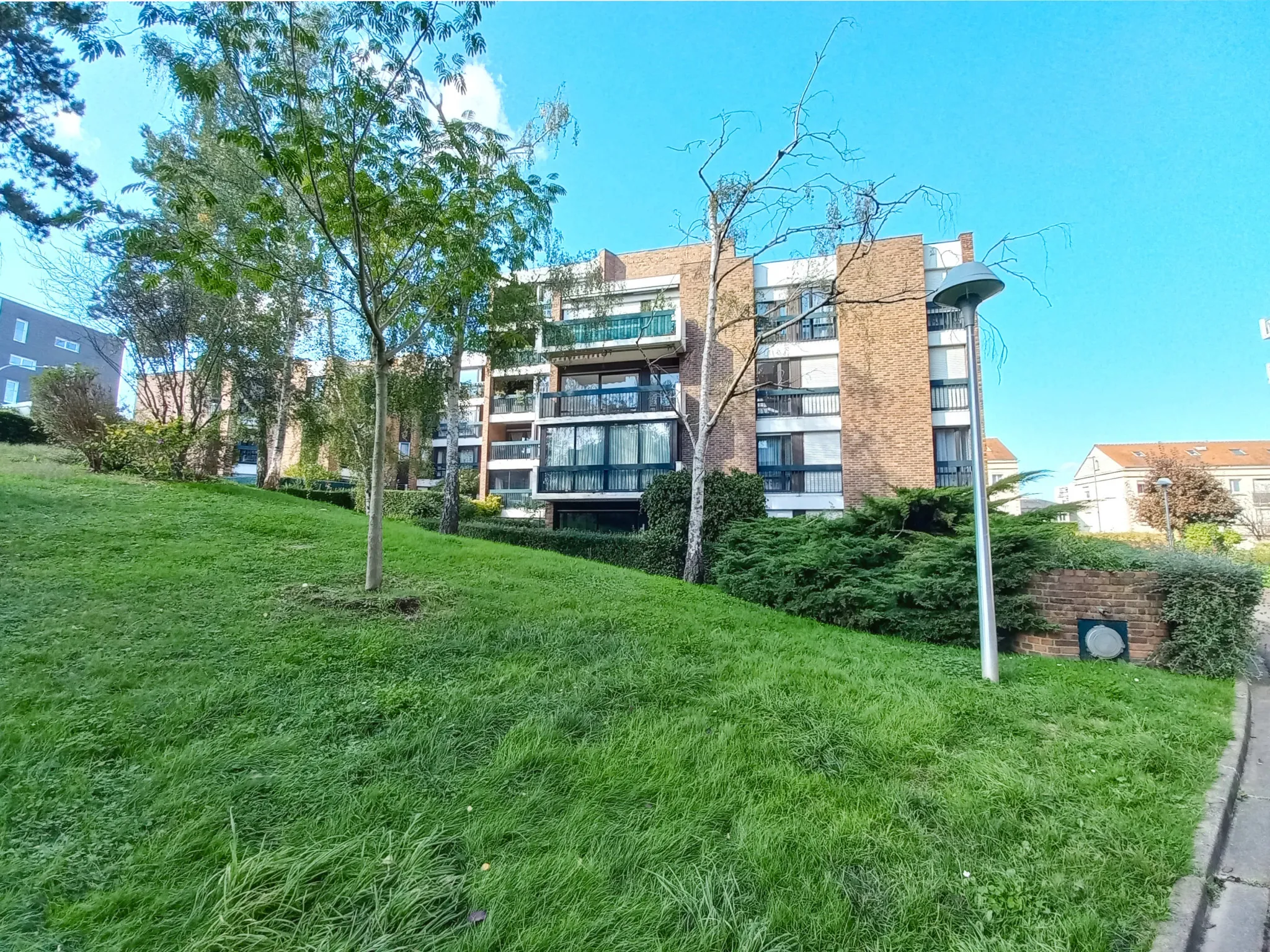 Bel Appartement 3 pièces à Créteil avec Balcon et Box 