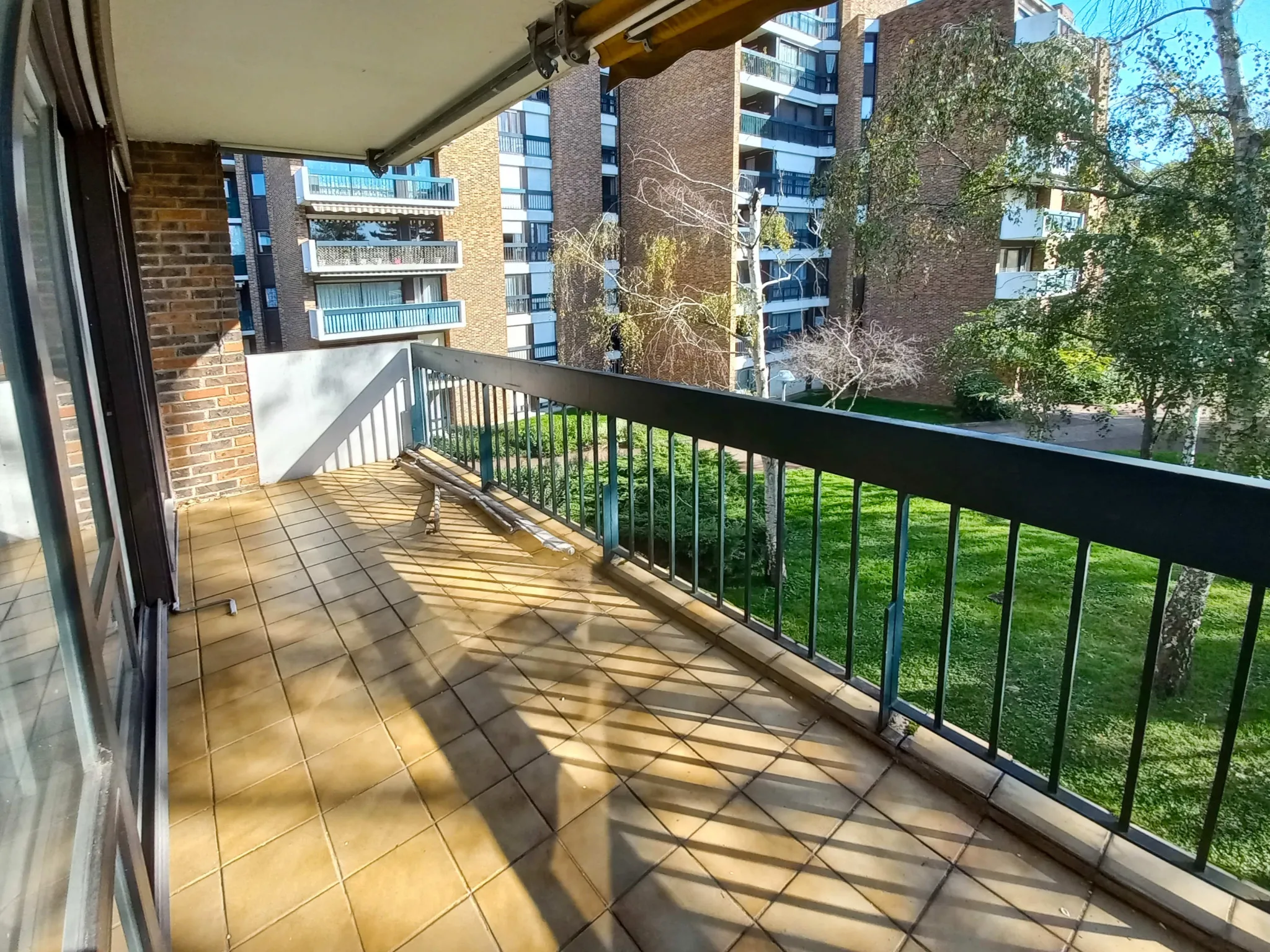 Bel Appartement 3 pièces à Créteil avec Balcon et Box 