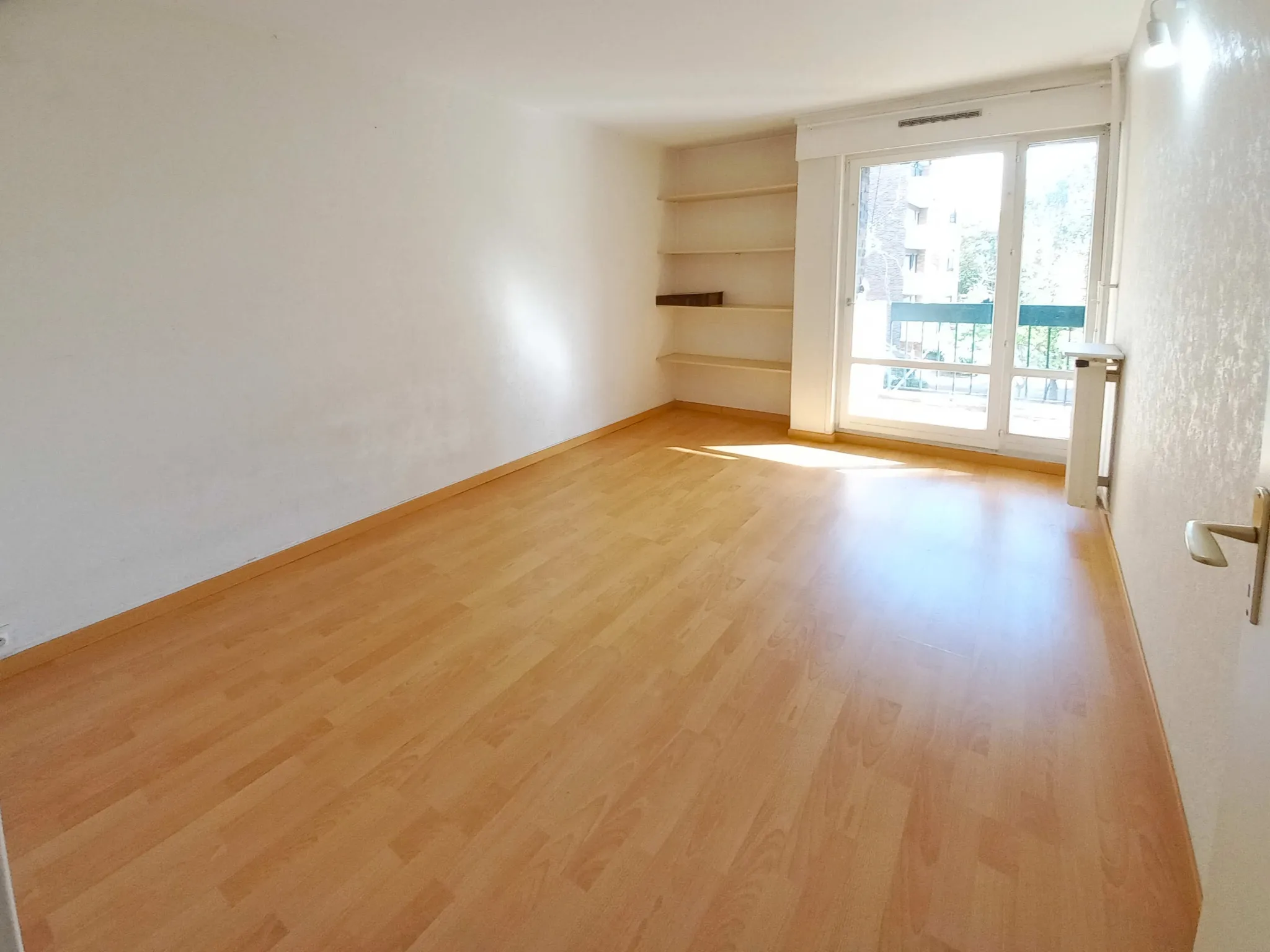 Bel Appartement 3 pièces à Créteil avec Balcon et Box 