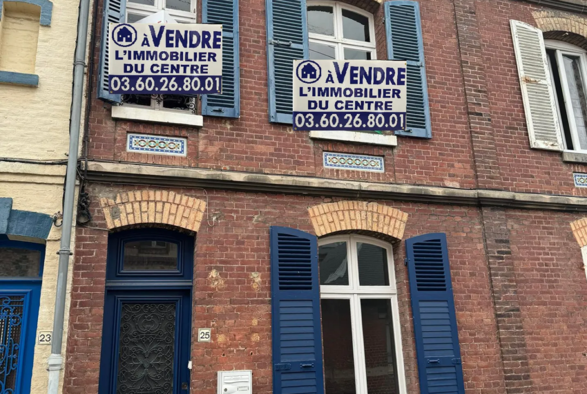 Maison de ville à vendre à Abbeville, 4 chambres et cour 