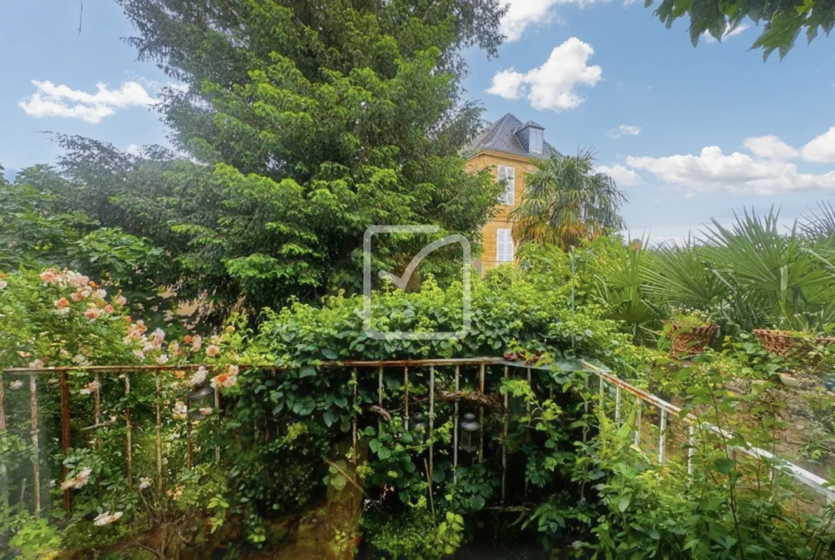 Maison de ville rénovable à Gourdon avec jardin 