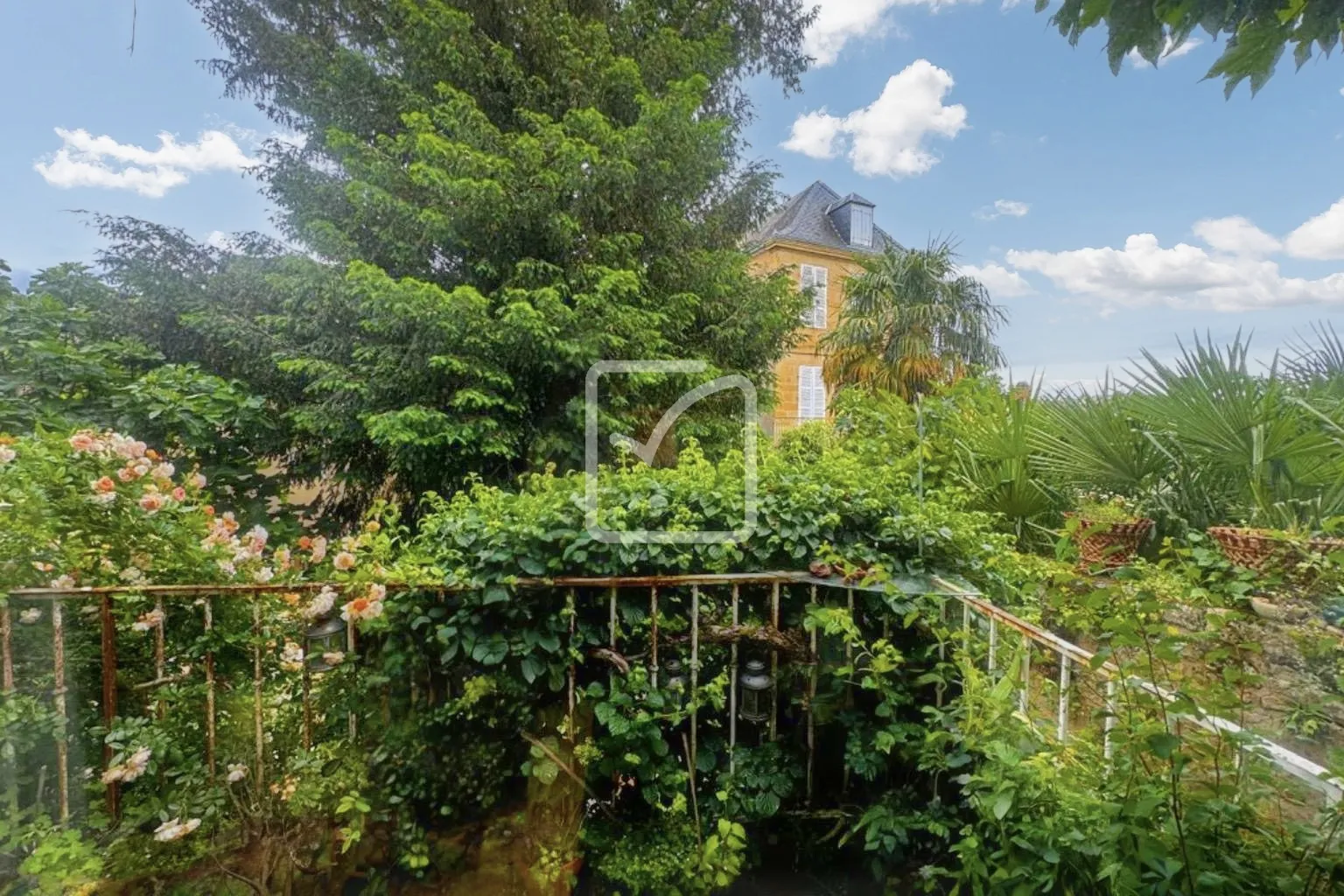 Maison de ville rénovable à Gourdon avec jardin 