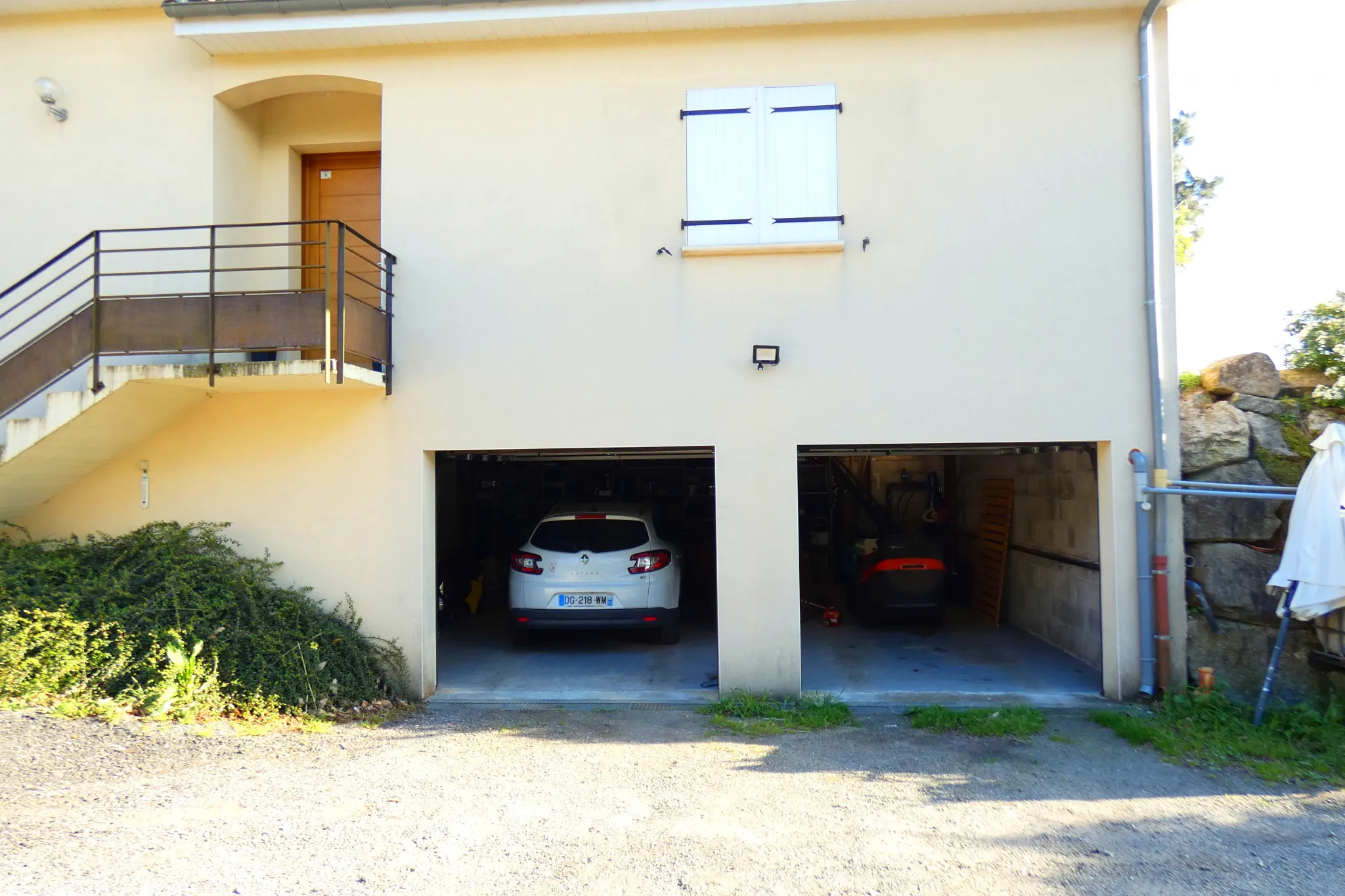 Maison de plain-pied avec piscine et garage à Aurillac 