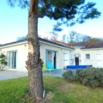 Maison de plain-pied avec piscine et garage à Aurillac