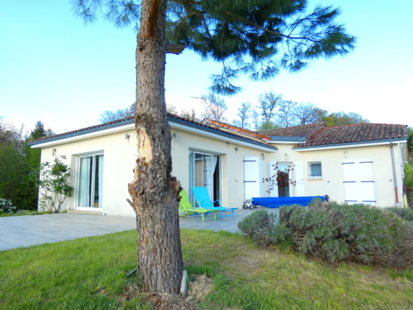 Maison de plain-pied avec piscine et garage à Aurillac