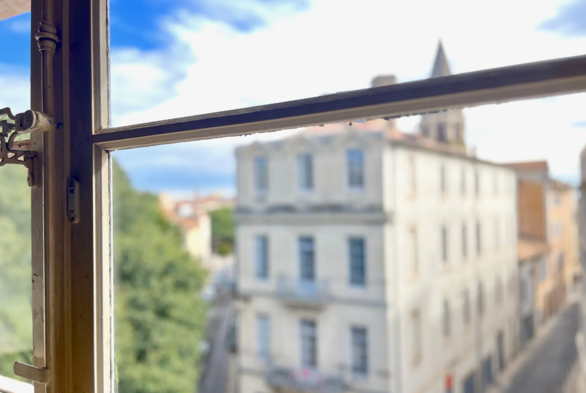 Appartement P2 de 50 m² à vendre à Nîmes - Dernier étage avec ascenseur 