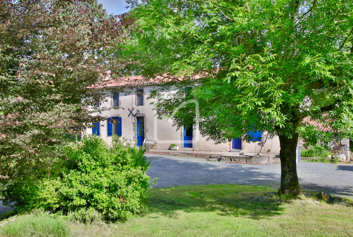 Fermette avec Gîte Indépendant à La Forêt-sur-Sèvre 