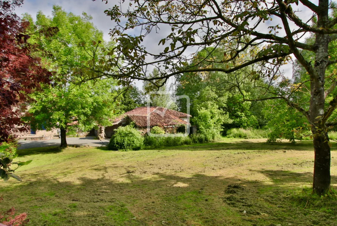 Fermette avec Gîte Indépendant à La Forêt-sur-Sèvre 