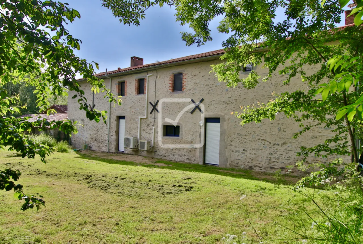 Fermette avec Gîte Indépendant à La Forêt-sur-Sèvre 