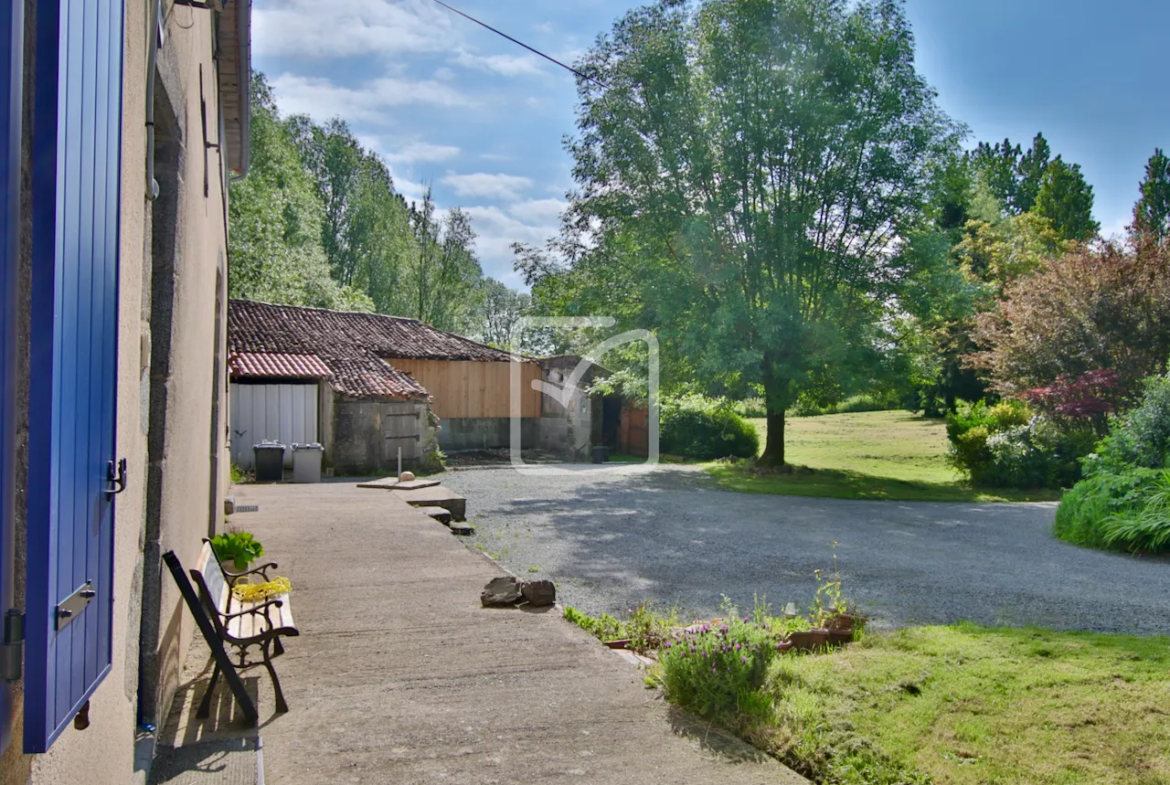 Fermette avec Gîte Indépendant à La Forêt-sur-Sèvre 