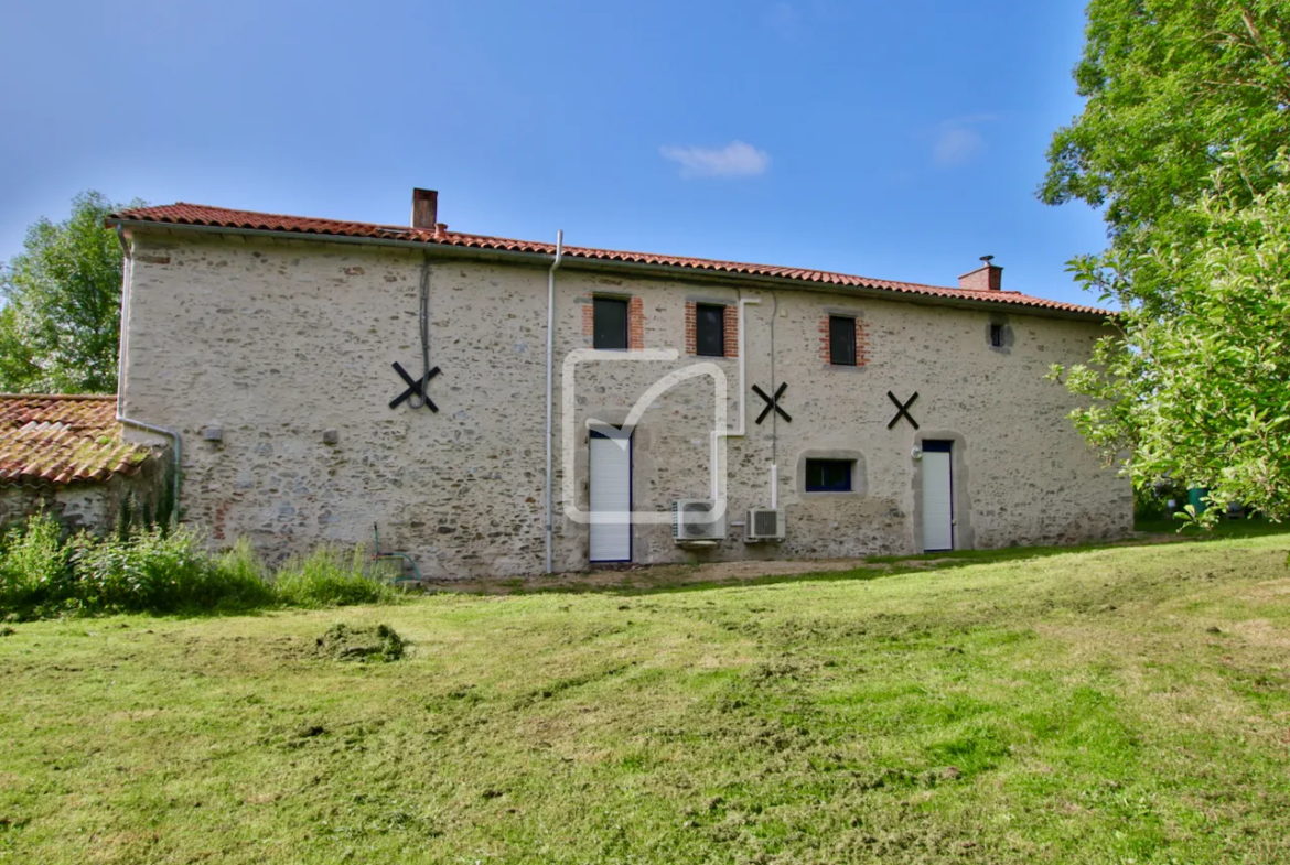 Fermette avec Gîte Indépendant à La Forêt-sur-Sèvre 