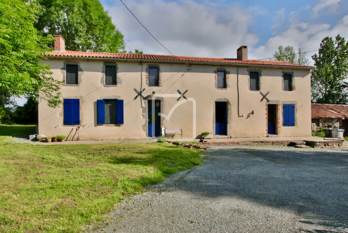 Fermette avec Gîte Indépendant à La Forêt-sur-Sèvre 